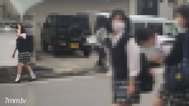 FC2-PPV-2968096 สาวผมดำโรงเรียนหญิงล้วน รับใกล้โรงเรียน โชว์ลานจอดรถ แล้วพุ่งโรงแรม