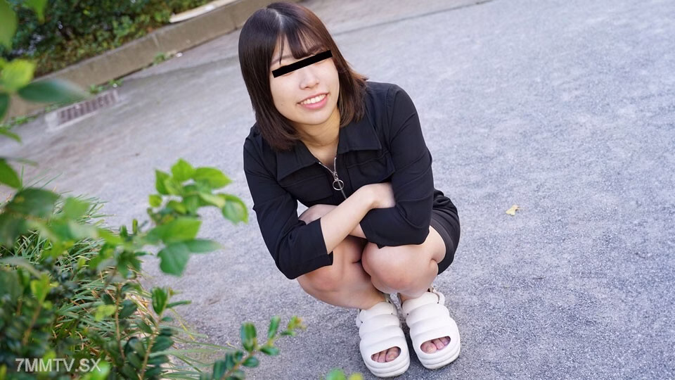 062224_01 ให้แมวของเล่นนั่งบนตักแมว