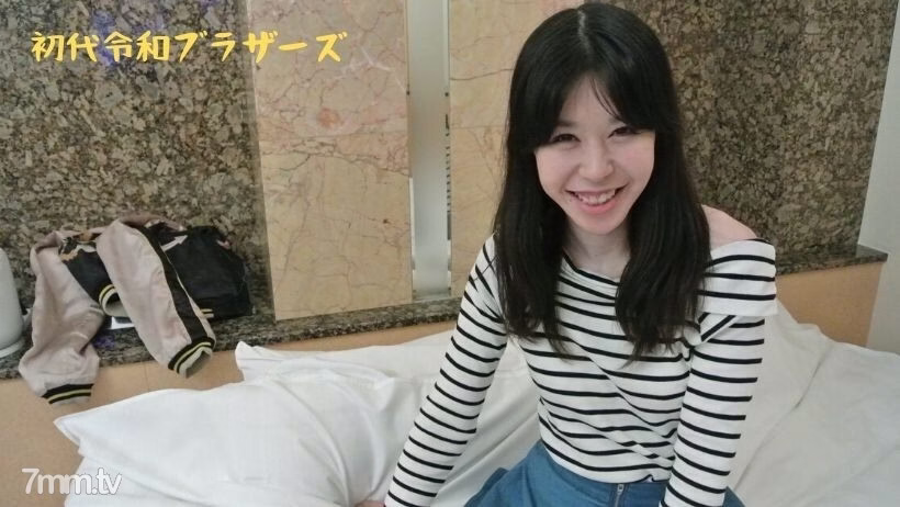 RB012 เราไปรับพี่สาวเพื่อนวดระหว่างการเดินทางเพื่อธุรกิจที่ทางเดินโรงแรม!