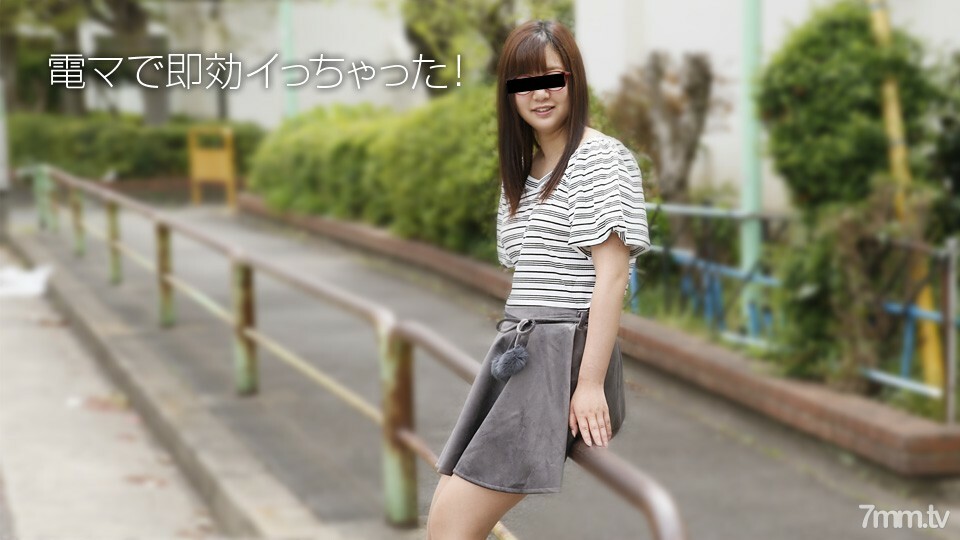 092718-01 เด็กหญิงใส่แว่นที่รักของเล่น